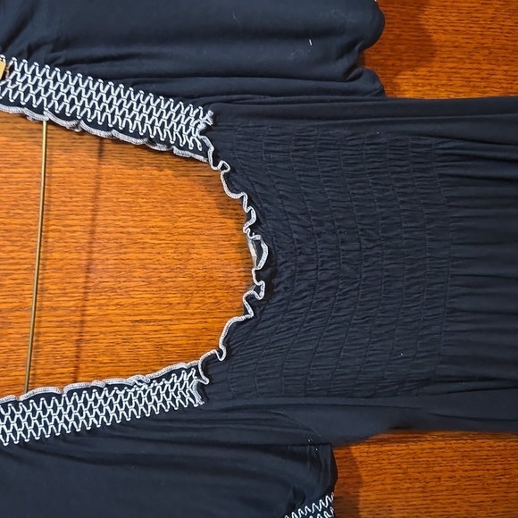 Embroidered Black and White Top by BCBGmaxazria Size Medium - Picture 7 of 7